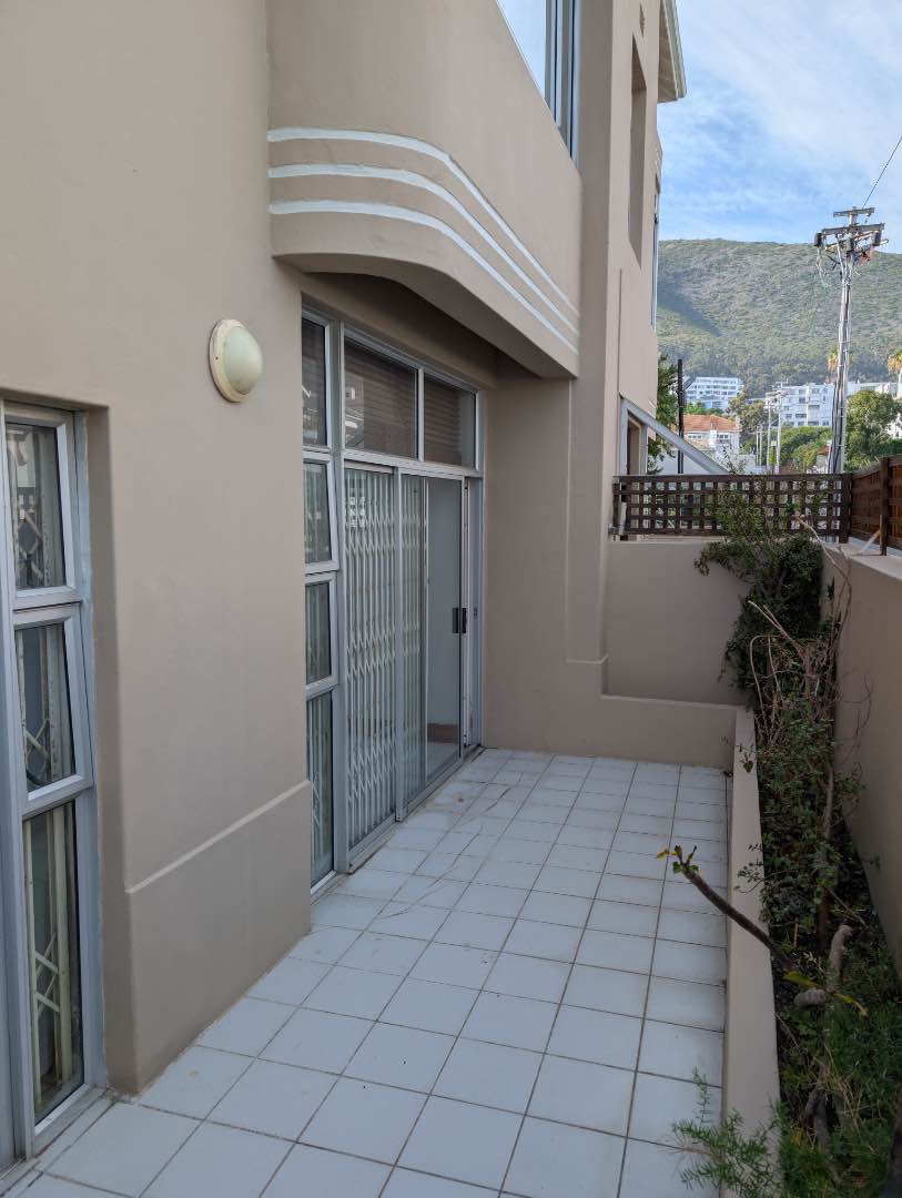 To Let 2 Bedroom Property for Rent in Sea Point Western Cape